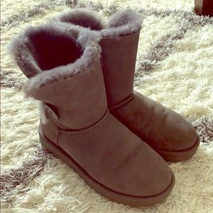 UGGS Women’s Bailey Button Boot Size 7 Gray